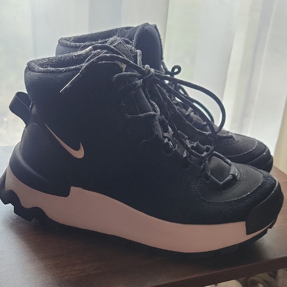 Nike Women's Black BOOTS